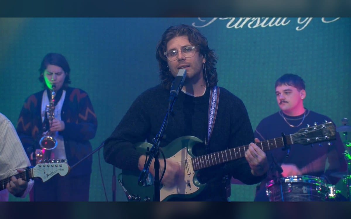 Saturday Sessions: Vacations plays "I See Myself In You"