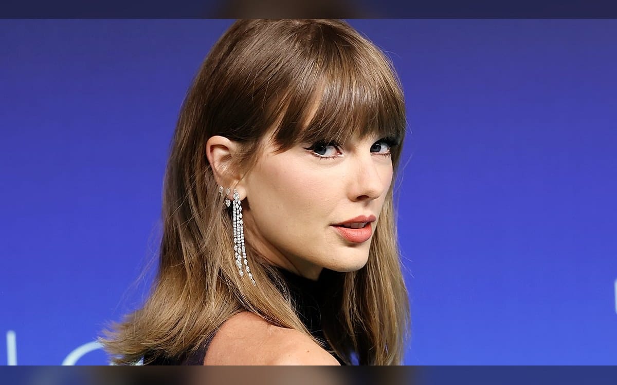 Taylor Swift Debuts New Curly Hairstyle & Even Shorter Haircut in Latest Photo